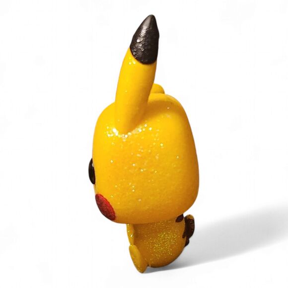 Funko POP! Pokémon PIKACHU #553 Diamond Collection w/ Pokémon Trading Card Tin - Picture 5 of 9